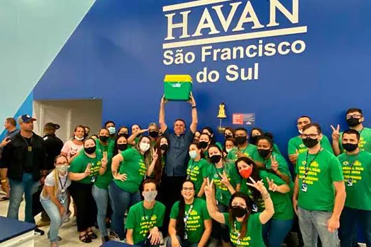 Após Beto Carrero, Bolsonaro visita a unidade da Havan