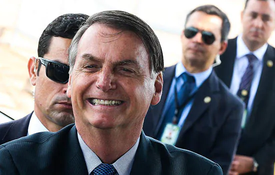 Bolsonaro diz ter hérnia e que pode fazer nova inspeção de saúde em fevereiro