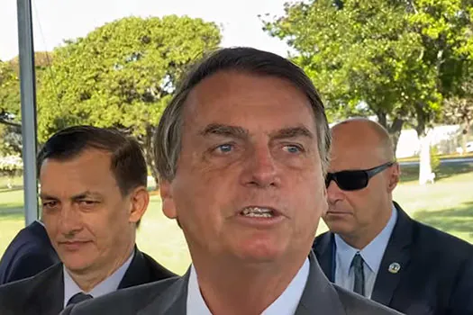 Bolsonaro: se diz imbrochável e brasileiros que ficam em casa são idiotas