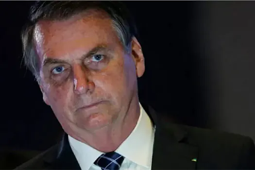 Após recorde de mortes, Bolsonaro diz esperar que STF mantenha igrejas abertas