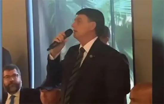 Bolsonaro xinga a imprensa por divulgar gasto de R$ 15 mi com leite condensado