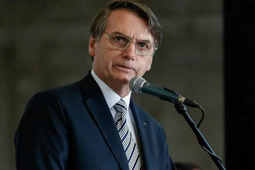 Bolsonaro está ‘debruçado’ sobre indulto natalino, diz porta-voz