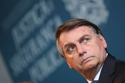 Juristas já veem motivos para abertura de impeachment de Bolsonaro