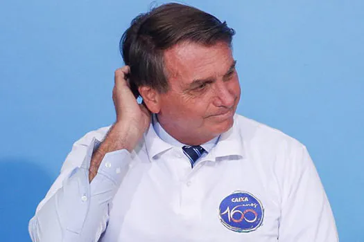 Bolsonaro apaga tuíte em que informava chegada de vacina da Janssen