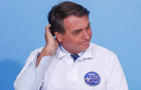 Bolsonaro apaga tuíte em que informava chegada de vacina da Janssen