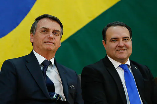 Bolsonaro oficializa indicação de Jorge Oliveira para o TCU