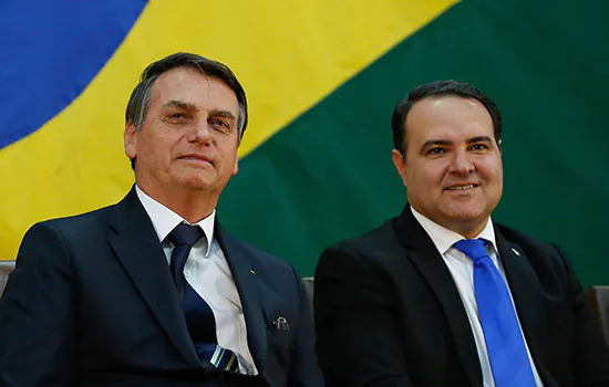 Bolsonaro oficializa indicação de Jorge Oliveira para o TCU