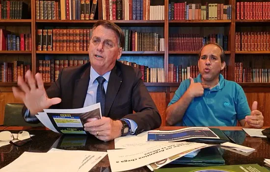 Bolsonaro inicia live e diz ter ‘indícios e mais indícios’ sobre fraude em 2018