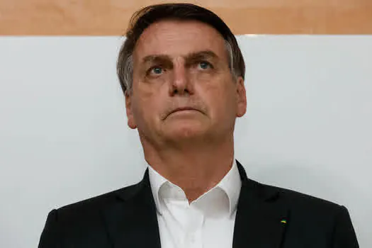 Lula está solto, mas continua com todos os crimes dele nas costas’, diz Bolsonaro