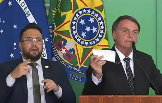 Bolsonaro diz que Saúde prepara parecer que desobriga máscara por vacinado