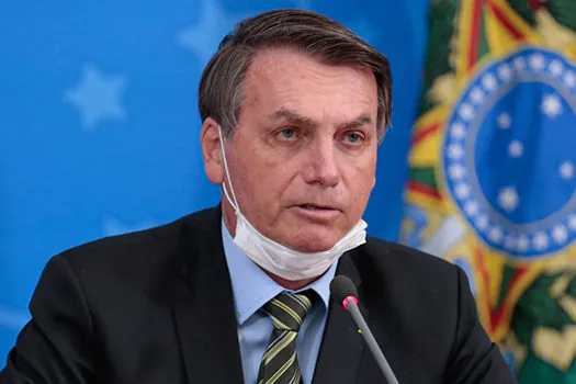 Bolsonaro: alguns governadores tomam decisões que não são de suas competências