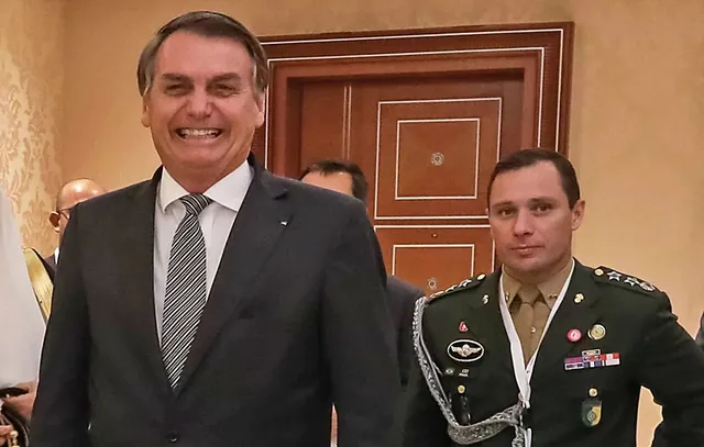 PF faz buscas na casa de Bolsonaro