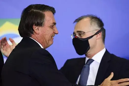 Bolsonaro comemora relatoria de Mendonça no STF em pautas de gênero