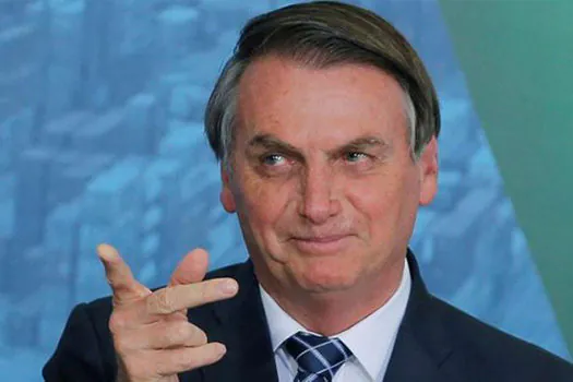 Pelo que sei ‘menos da metade da população tomará vacina’, diz Bolsonaro,