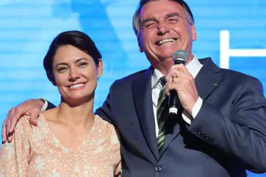 Bolsonaro considera candidatura de Michelle e será cabo eleitoral se ficar inelegível