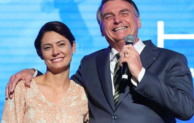 Bolsonaro considera candidatura de Michelle e será cabo eleitoral se ficar inelegível