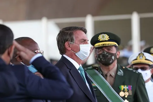 Exército ‘conforta nossa nação’, diz Bolsonaro em solenidade militar