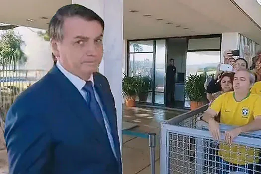 Bolsonaro critica novamente o isolamento social