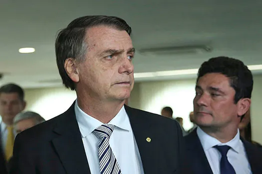 Bolsonaro contraria Moro e negocia tirar Coaf do Ministério da Justiça