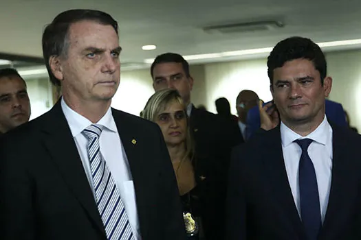 Após duas semanas de confronto, o presidente Jair Bolsonaro e o ministro da Justiça e Segu