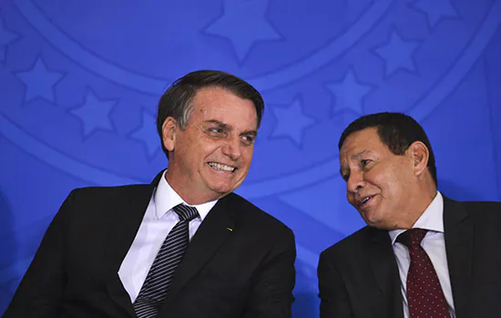 Bolsonaro sugere que Mourão atua como presidente paralelo