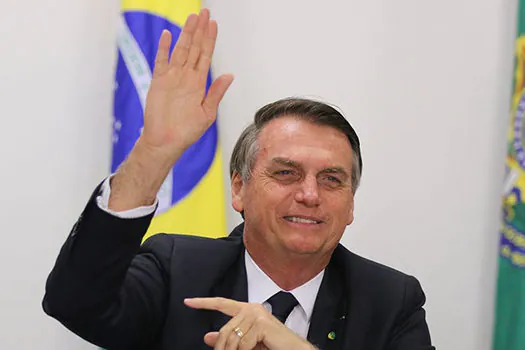 Após atos, Bolsonaro acena a Legislativo e Judiciário