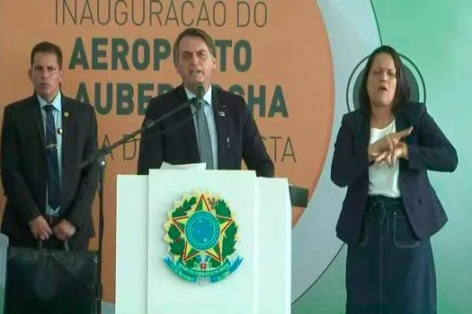 Bolsonaro inaugura aeroporto na Bahia e declara que ama o Nordeste