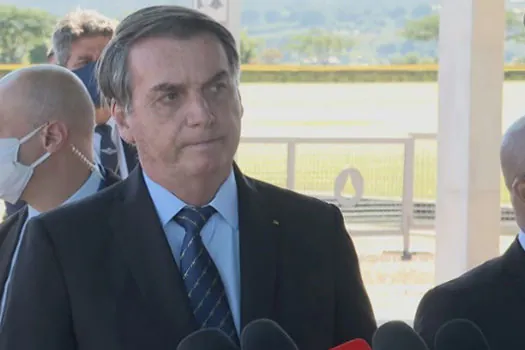 Bolsonaro: Ordens absurdas não se cumprem, temos que botar limite nessas questões