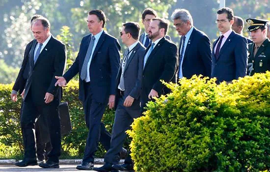 Bolsonaro faz visita surpresa ao Congresso para evento fora da agenda_x000D_