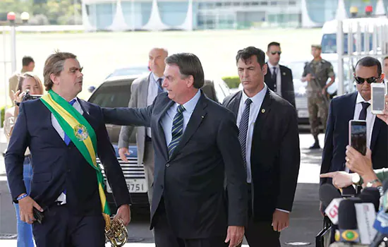 Bolsonaro culpa imprensa por piada que ele mesmo fez sobre PIB fraco_x000D_