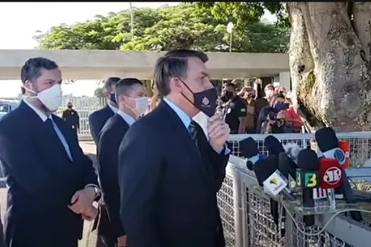 Bolsonaro ataca ‘lockdown’, mas diz estar pronto para conversar com governadores