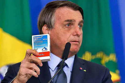 Mesmo após posição da Anvisa, Bolsonaro insiste na defesa do ‘tratamento precoce’