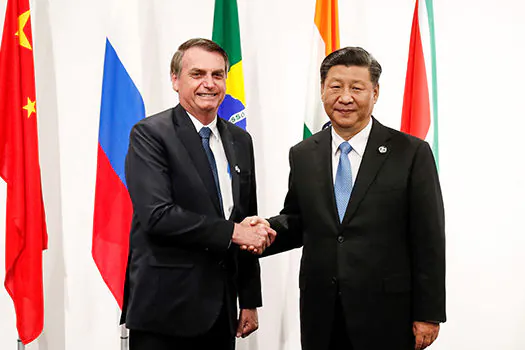 Bolsonaro se encontra com presidente chinês em Brasília