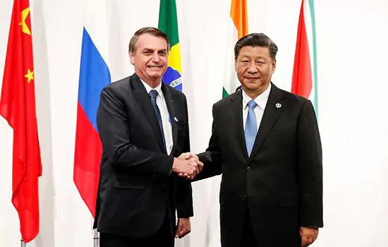 Bolsonaro se encontra com presidente chinês em Brasília