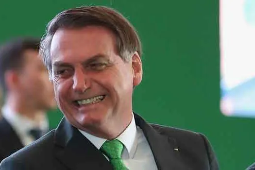 Sem citar Lula, Bolsonaro se manifesta pela primeira vez sobre liberdade de políticos