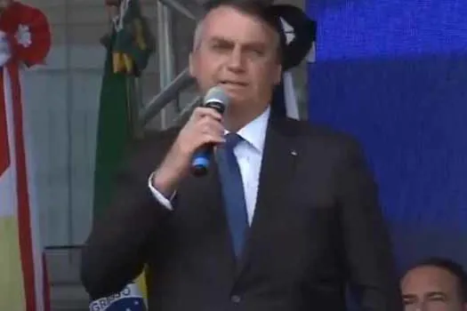 ‘Trump não é a pessoa mais importante do mundo. Deus é’, diz Bolsonaro em SC