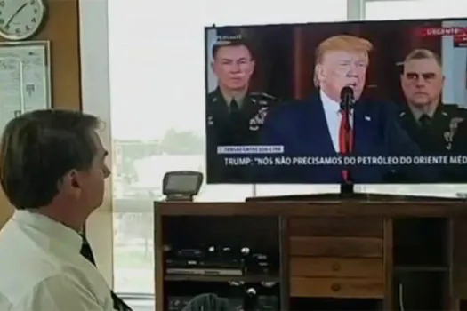 Em live, Bolsonaro reforça apoio a Trump e rebate Lula