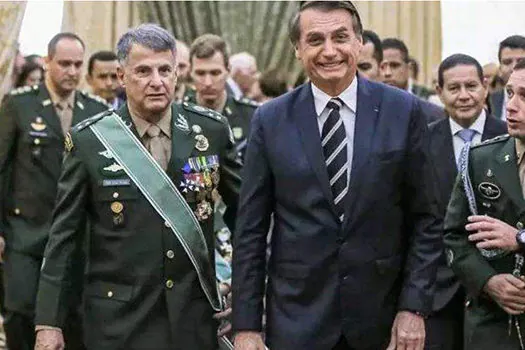 Após trocas nas Forças Armadas, Bolsonaro volta a falar em ‘meu Exército’