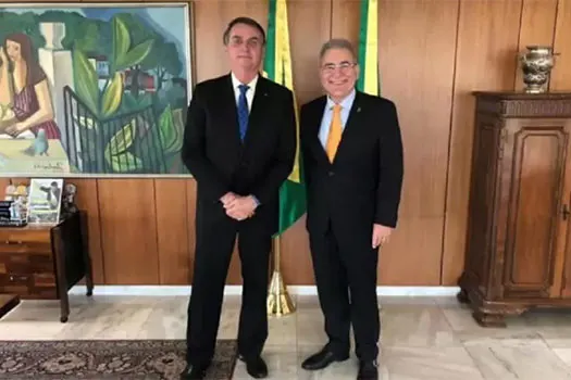 Bolsonaro dá posse a Marcelo Queiroga como ministro da Saúde