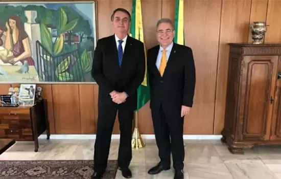 Bolsonaro dá posse a Marcelo Queiroga como ministro da Saúde