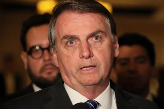 ‘Há vantagens, prós e contras no dólar como está agora’, avalia Bolsonaro