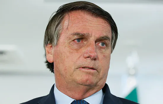 Bolsonaro revoga decreto sobre promoção de militares após três dias