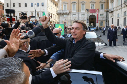 Jornalistas relatam agressões durante passeio de Bolsonaro por Roma