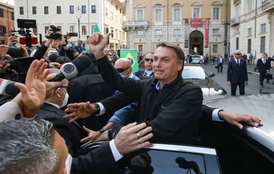 Jornalistas relatam agressões durante passeio de Bolsonaro por Roma