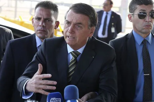 Bolsonaro diz que não pretende acabar com estabilidade de servidor