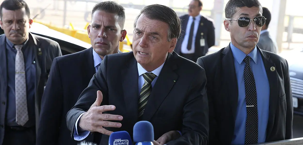 Bolsonaro diz que não pretende acabar com estabilidade de servidor