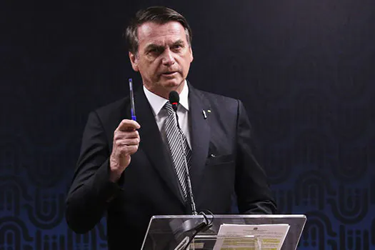 Bolsonaro diz que houve falha em assinar MP de demarcação de terras