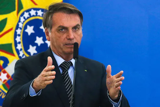 Bolsonaro diz que há ‘superdimensionamento’ em relação ao coronavírus