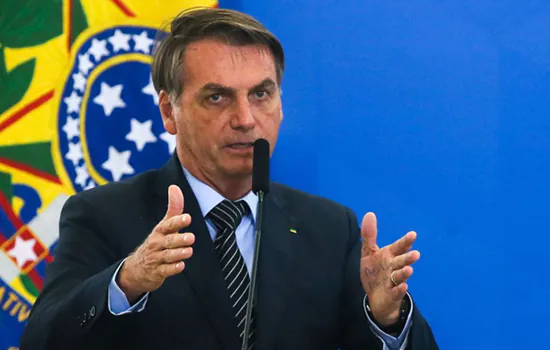 Bolsonaro diz que há ‘superdimensionamento’ em relação ao coronavírus