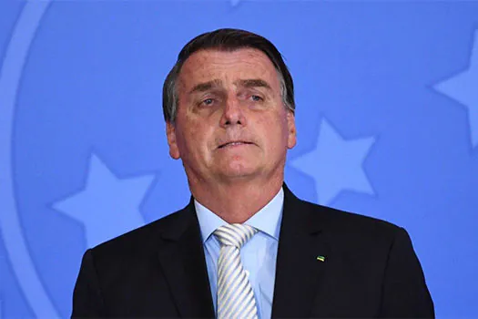 Bolsonaro volta a criticar medidas de isolamento social